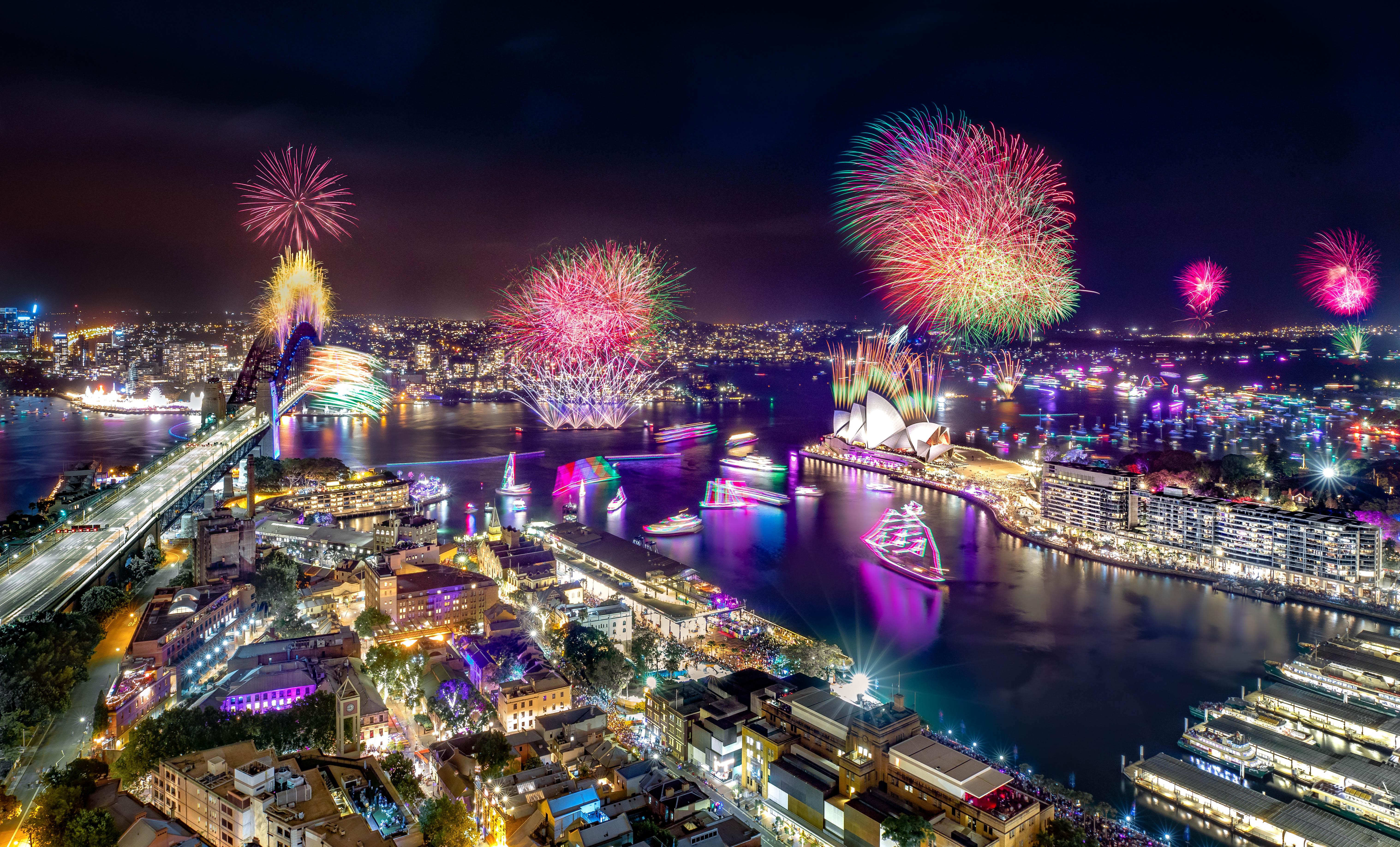 Shangri-La Sydney Exterior photo Sydney Harbour Bridge and Opera House at night