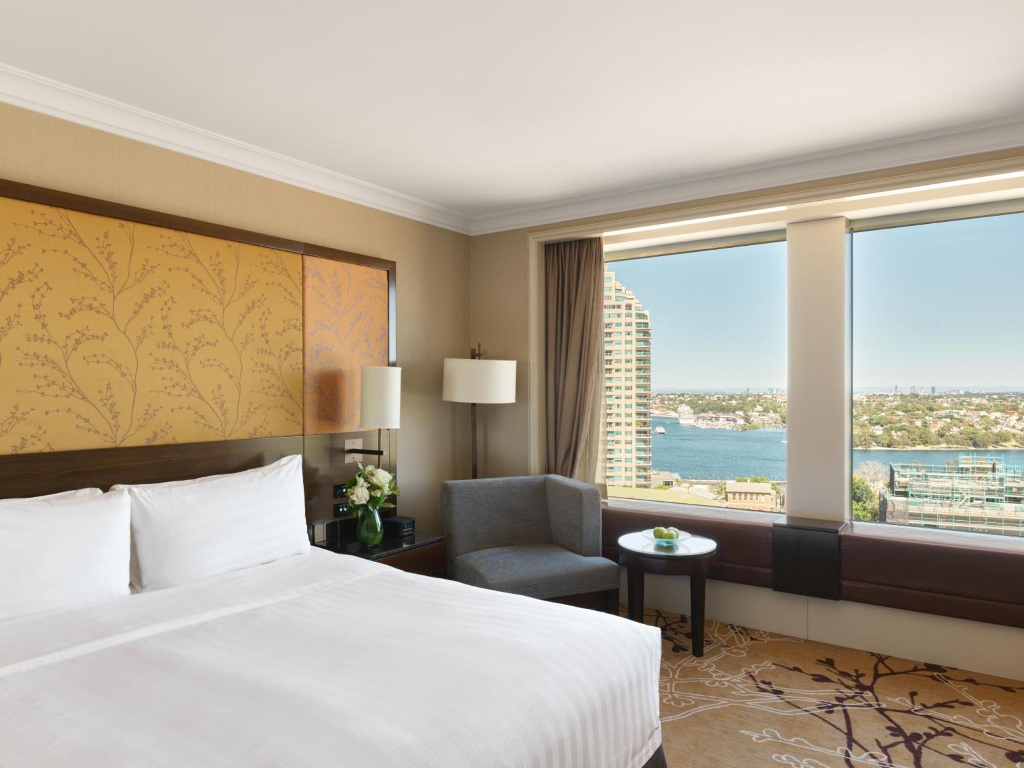 Shangri-La Sydney Room photo A view of the Sydney Harbour Bridge from a deluxe room at the Sydney Opera House