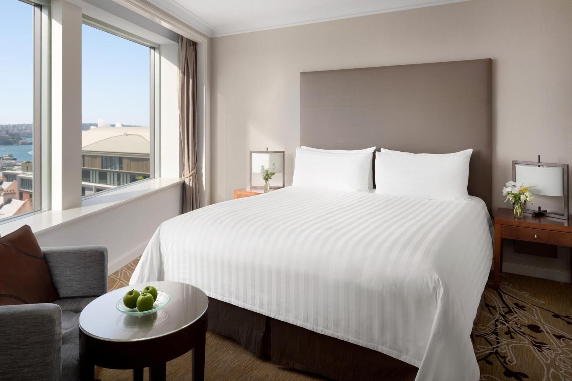 Shangri-La Sydney Room photo